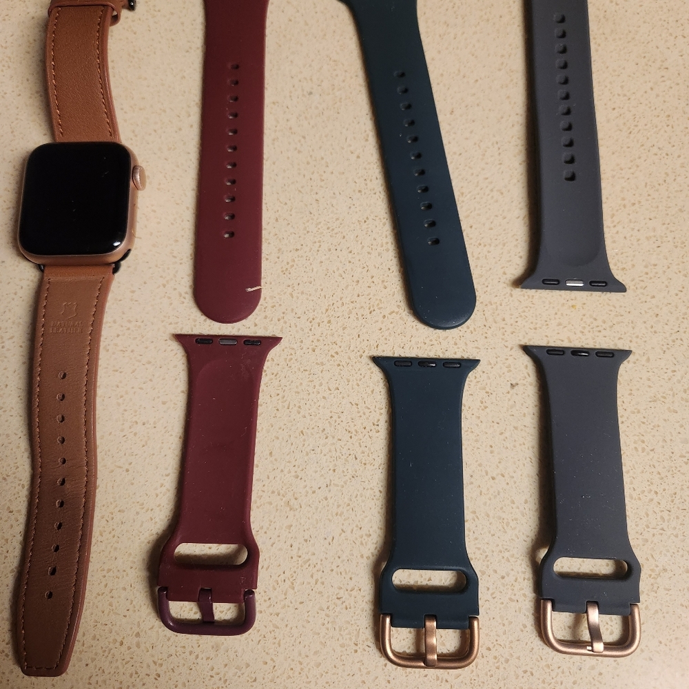 Apple Watch SE GPS 40mm Gold Aluminum Case
